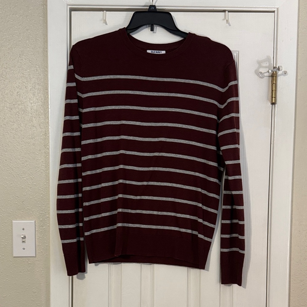 Old Navy Men's Maroon and Gray Striped Crewneck Sweater